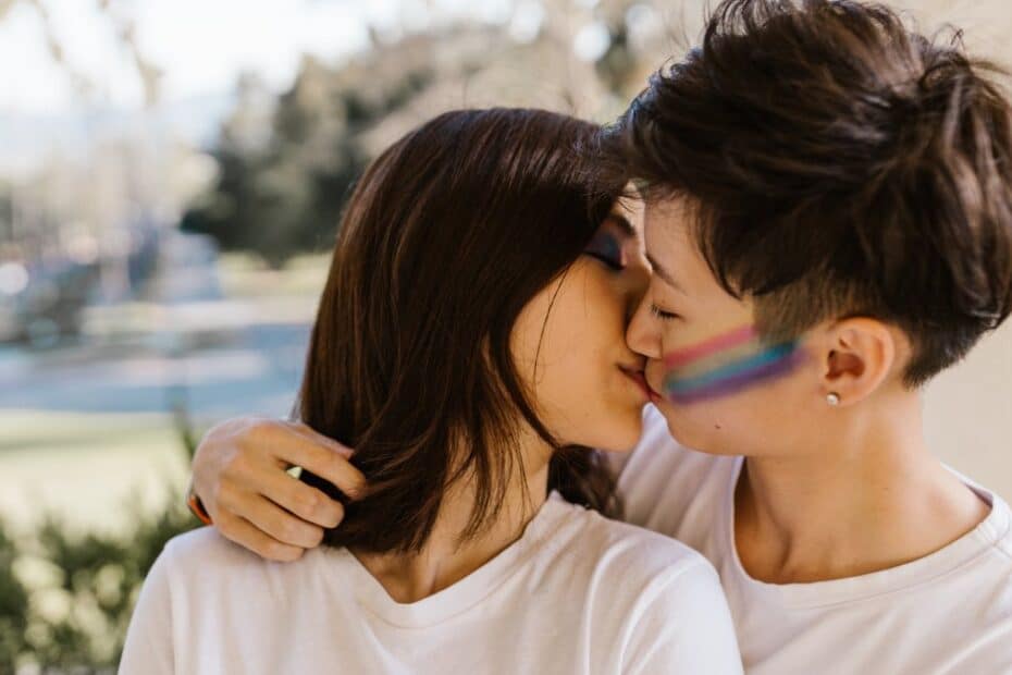 reasons why girls become lesbian