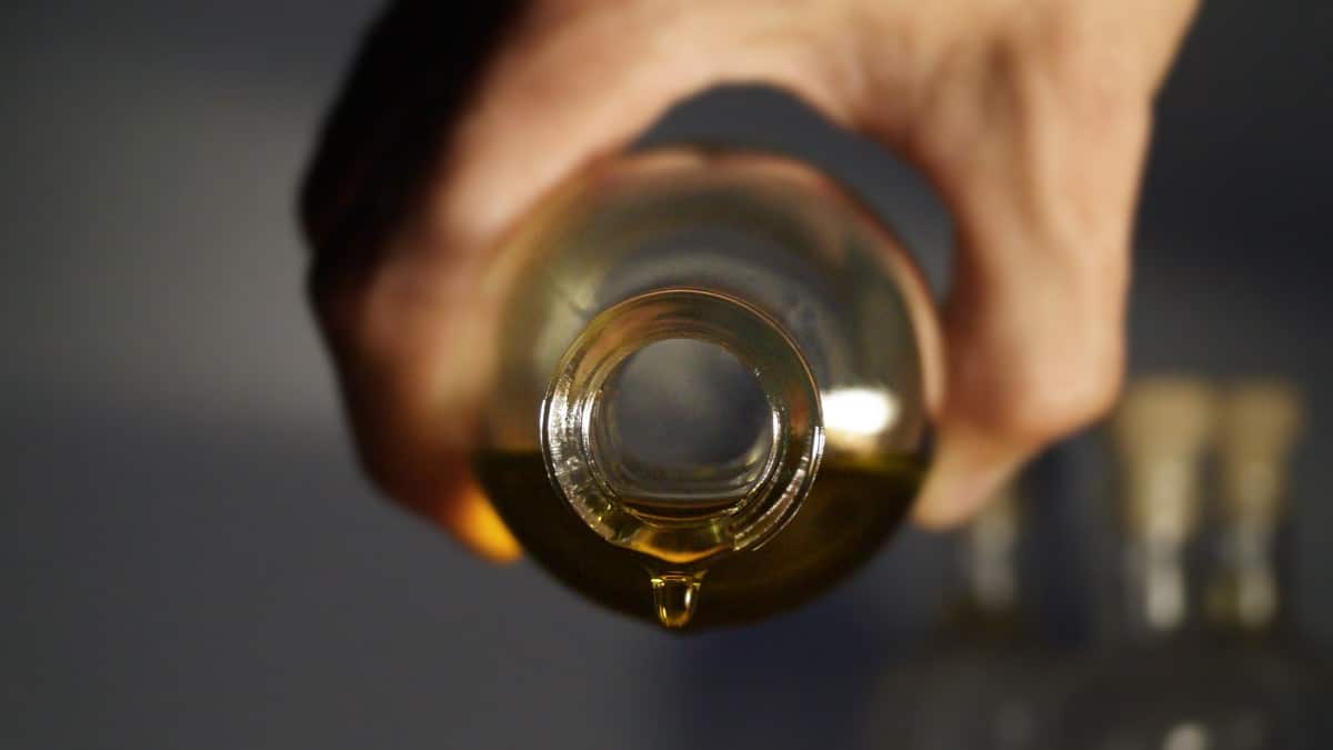 Does Putting Oil Help Increasing Length Of Penis Size