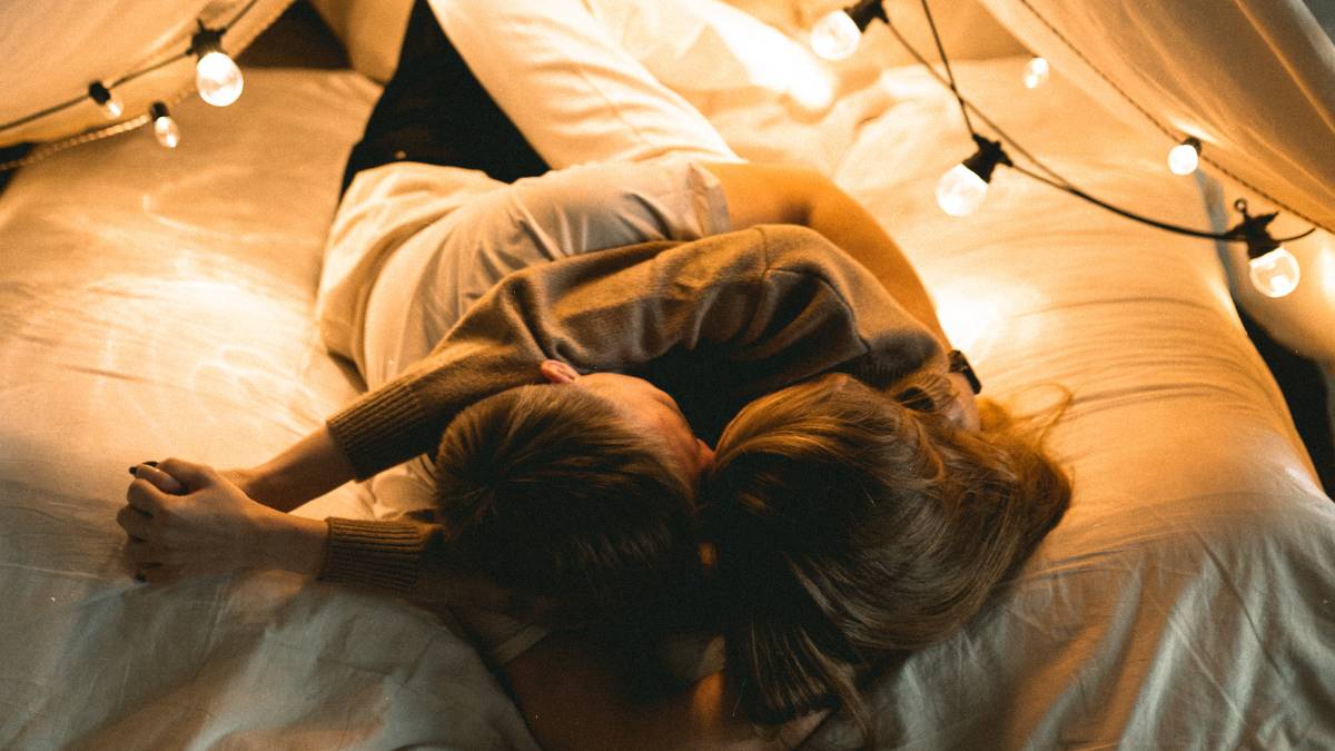 why do people feel distracted when having sex