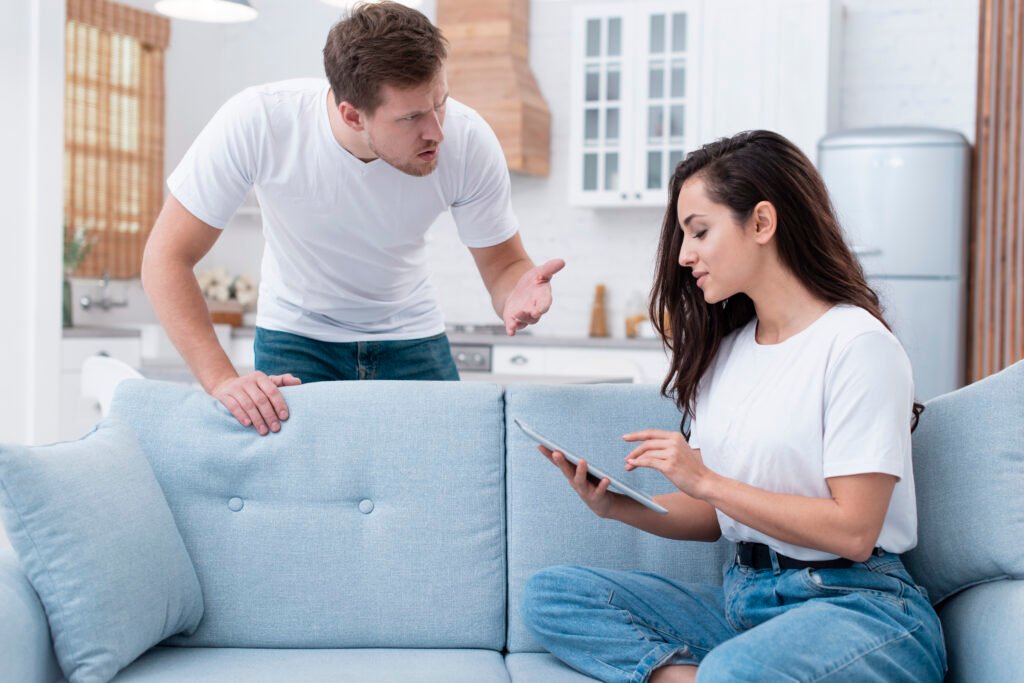 Marriage Counselling in Chennai 19 man arguing with his internet addicted girlfriend