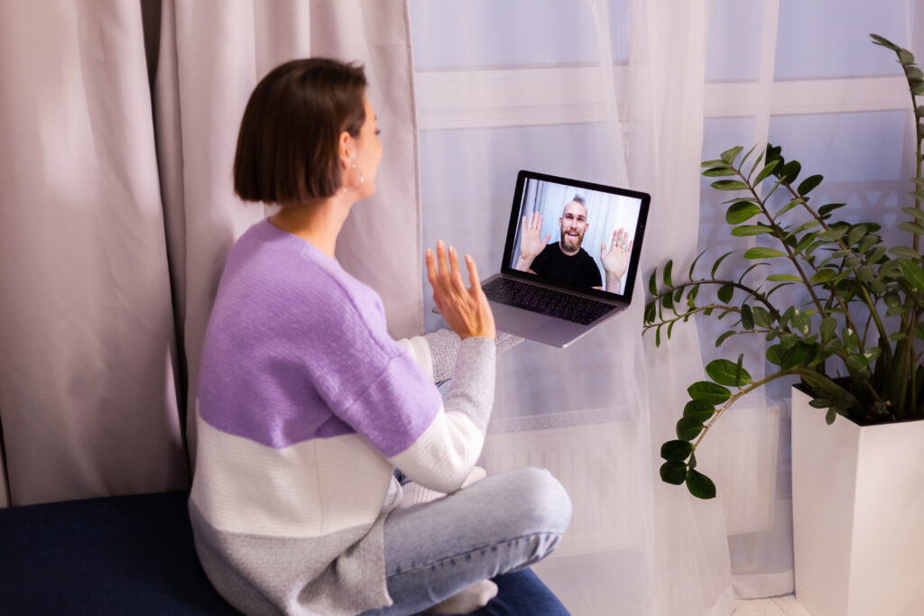 Online Counseling in Long Distance Relationships